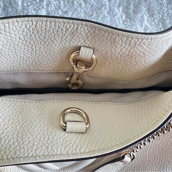 Gucci Soho Leather Shoulder Bag with Tassel Off White Color - Picture 11 of 16